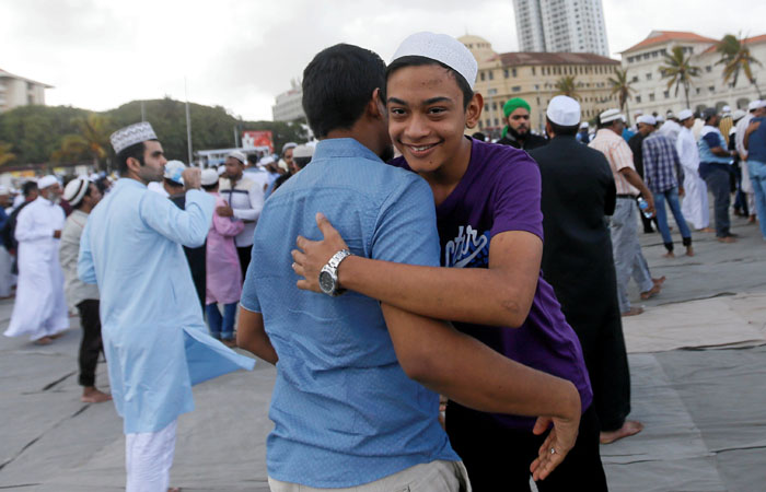 به‌ وێنه‌.. موسڵمانانى جيهان جه‌ژن پيرۆز ده‌كه‌ن